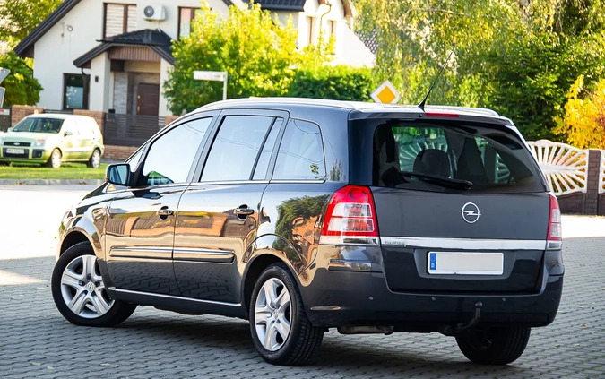 Opel Zafira cena 20900 przebieg: 220000, rok produkcji 2010 z Golub-Dobrzyń małe 781